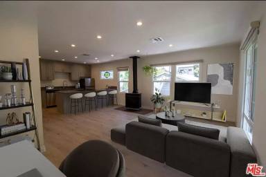 Main picture of 1127-11355 N Vista St