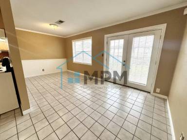 Main picture of 13 W Elmwood Dr