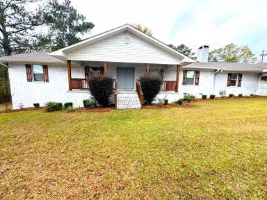 Main picture of 2781 Ozark Hwy
