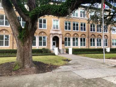 Main picture of 2525 College St