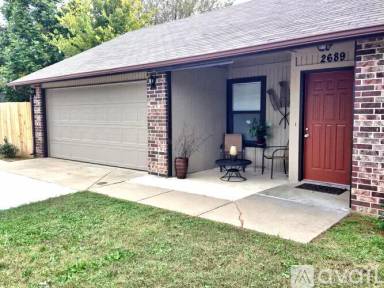 Main picture of 2689 W Mount Comfort Rd