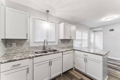 Main picture of 6544 Metcalf Ave