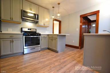 Main picture of 230 Lake St