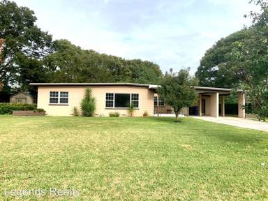 Main picture of 365 Lake Seminary Cir