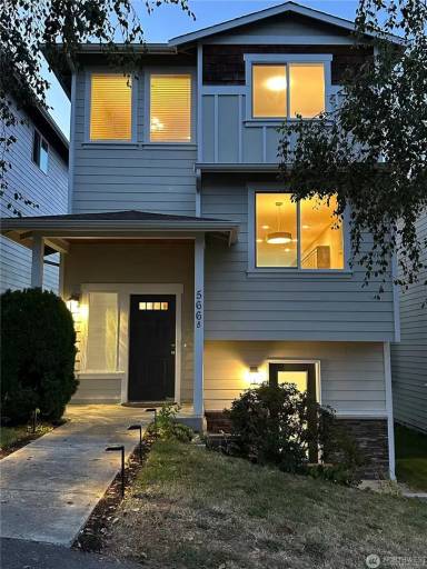 Main picture of 566 E Marine View Dr