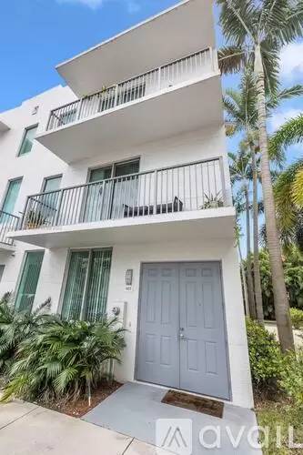 Main picture of 2138 Van Buren St