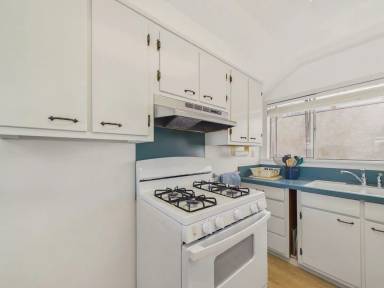 Main picture of 2430 Webster St