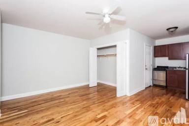 Main picture of 815-23 W Cornelia Ave