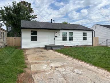 Main picture of 4769 SE 27th St
