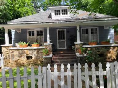 Main picture of 380 Lyndon Ave