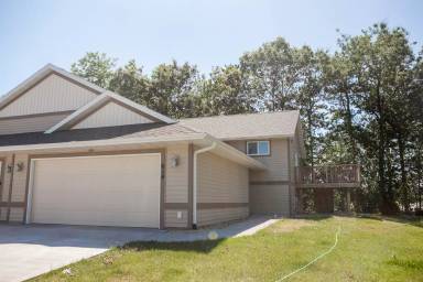 Main picture of 614 Tamarack Trl