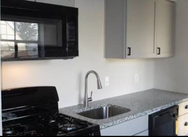 Main picture of 2500 W Mound St