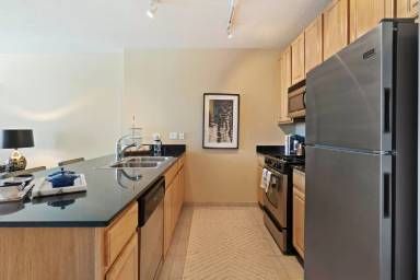 Main picture of 339 N Desplaines St