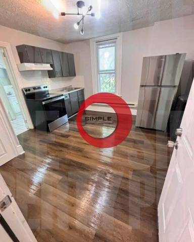 Main picture of 200 S 6th St