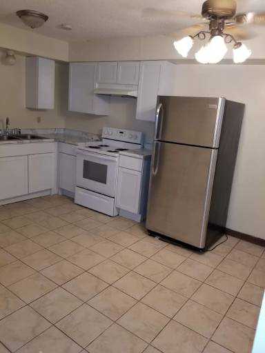 Main picture of 1579 Sloan St