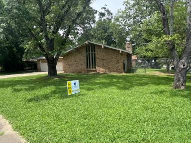 Main picture of 6506 Oak Park Dr