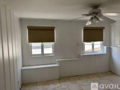Main picture of 220 Shell St