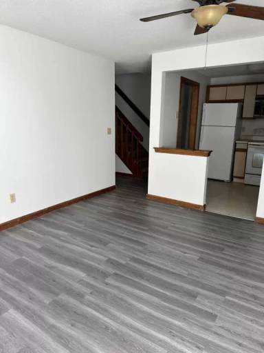 Main picture of 406 Village Dr