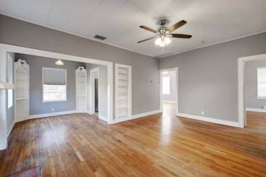 Main picture of 4800 Evans Ave