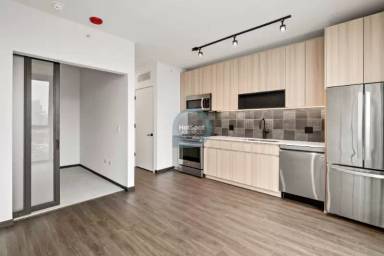 Main picture of 1410 W Randolph St