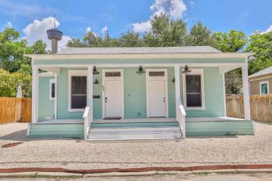 Main picture of 323 Refugio St