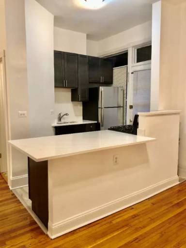 Main picture of 1909 N Lincoln Ave
