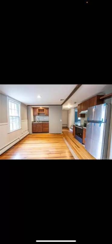 Main picture of 163 College St
