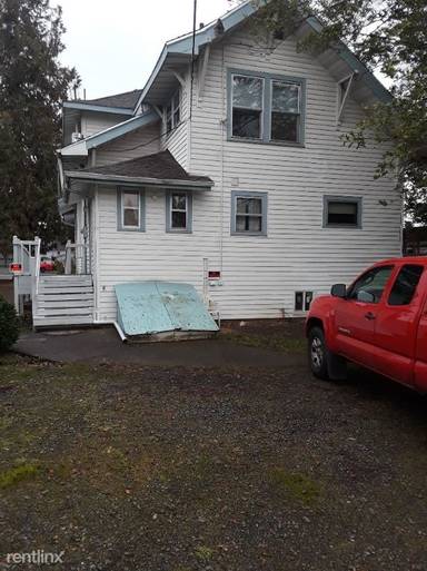 Main picture of 1745 State St