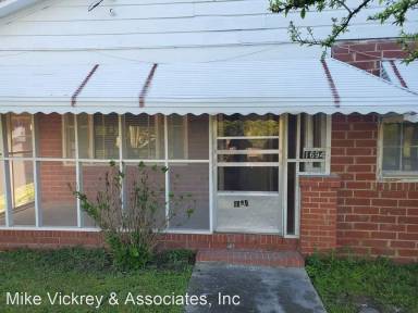 Main picture of 1694 Douglas St