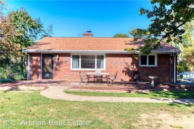 Main picture of 2400 Milford Dr