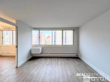 Main picture of 1344 N Dearborn St