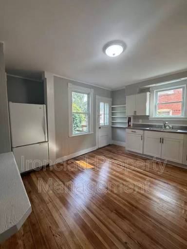 Main picture of 10 Longworth Ave
