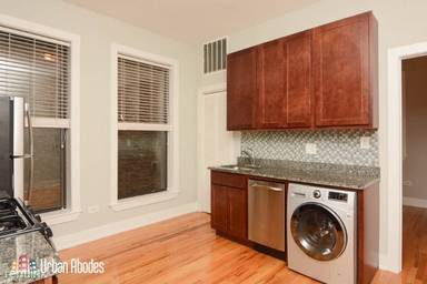 Main picture of 627 W Oakdale Ave