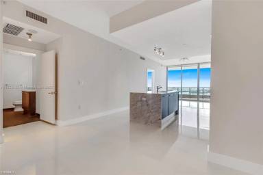 Main picture of 900 Biscayne Bay Condos