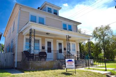 Main picture of 1704 W King St
