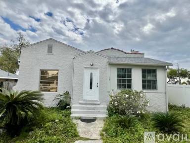 Main picture of 104 E Pinecrest Ave