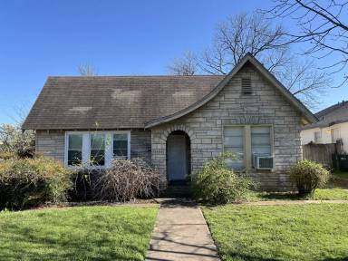 Main picture of 2402 Proctor Ave