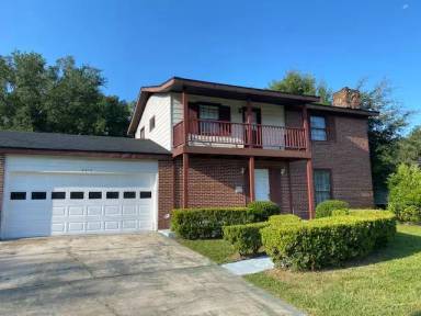 Main picture of 6214 Thumper St