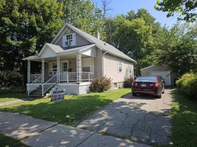 Main picture of 370 Oak St