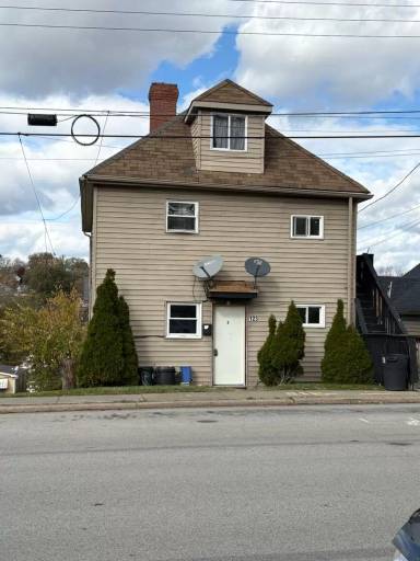 Main picture of 123 W Walnut St