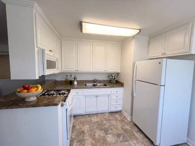 Main picture of 10822 Victory Blvd