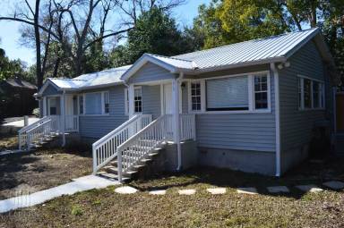 Main picture of 515 1/2 E Carolina St
