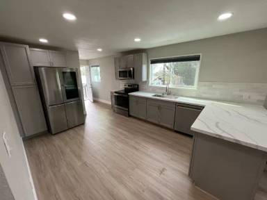 Main picture of 1860 Point View Dr