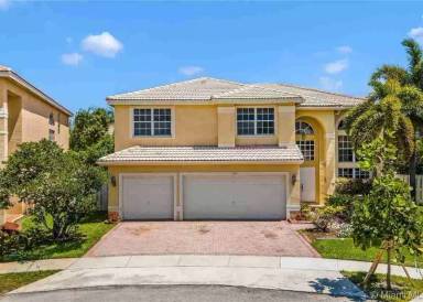 Main picture of 17855 SW 35th Dr