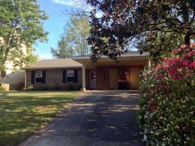 Main picture of 826 Chickasaw Ave