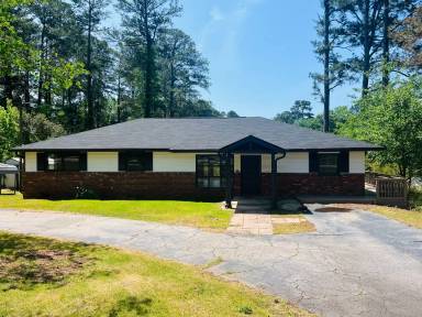 Main picture of 203 S Chilton Cres