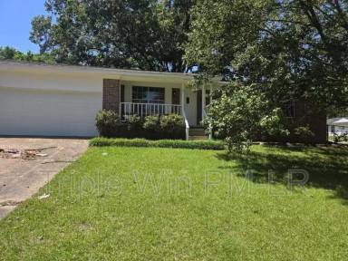 Main picture of 19 Creekdale Dr
