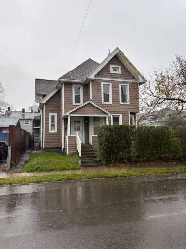 Main picture of 111 Eldredge St