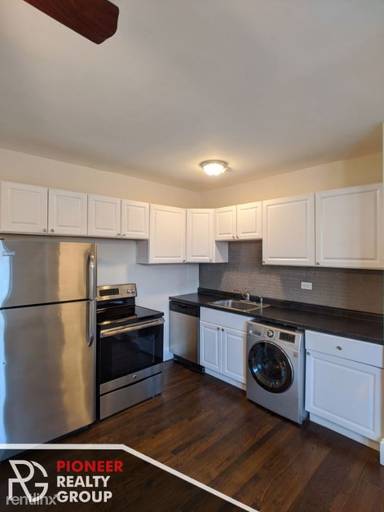 Main picture of 3345 N Marshfield Ave
