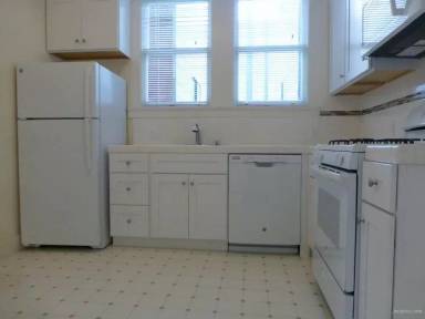 Main picture of 2 Lake St